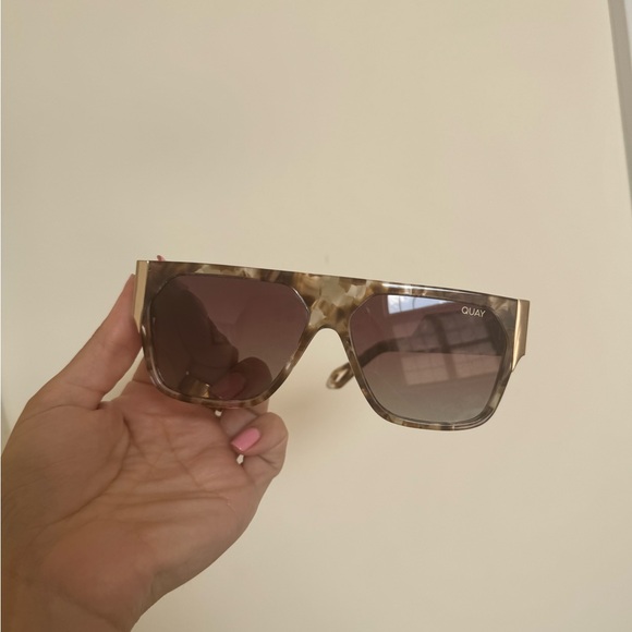QUAY Tortoise Shell Sunglasses - Picture 1 of 8